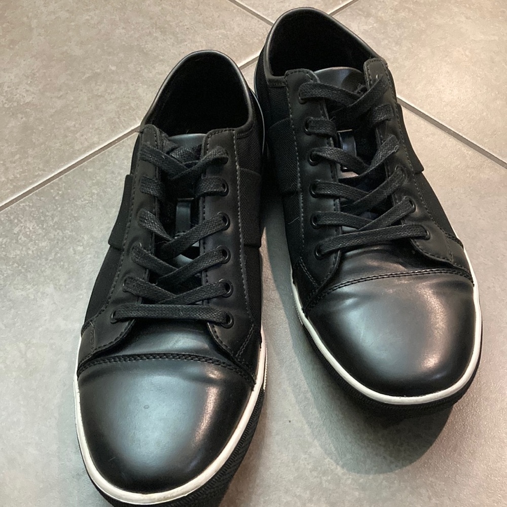 Kenneth Cole Unlisted - black mens sneaker